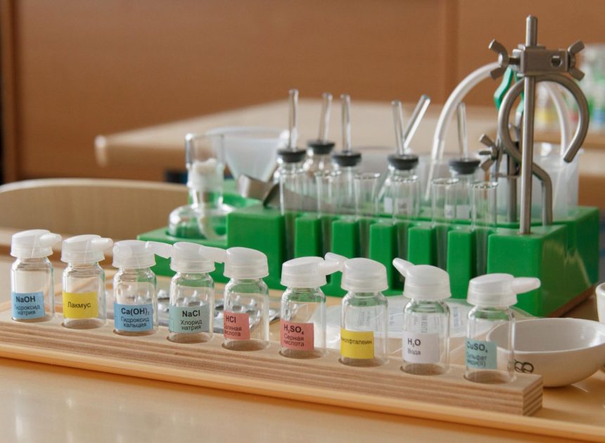 Профессиональный выбор поставщика промышленной химии: ключевые критерии надежности